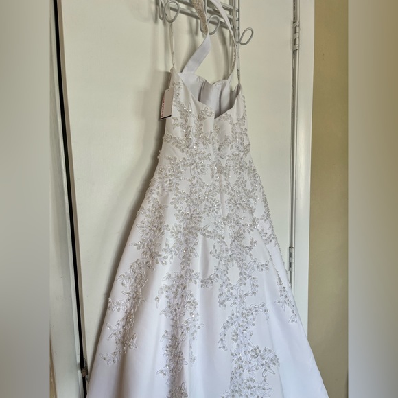 NWT- David’s Bridal Michelangelo White Beaded A-Line Halter Satin Gown (Size 6) - Picture 6 of 16
